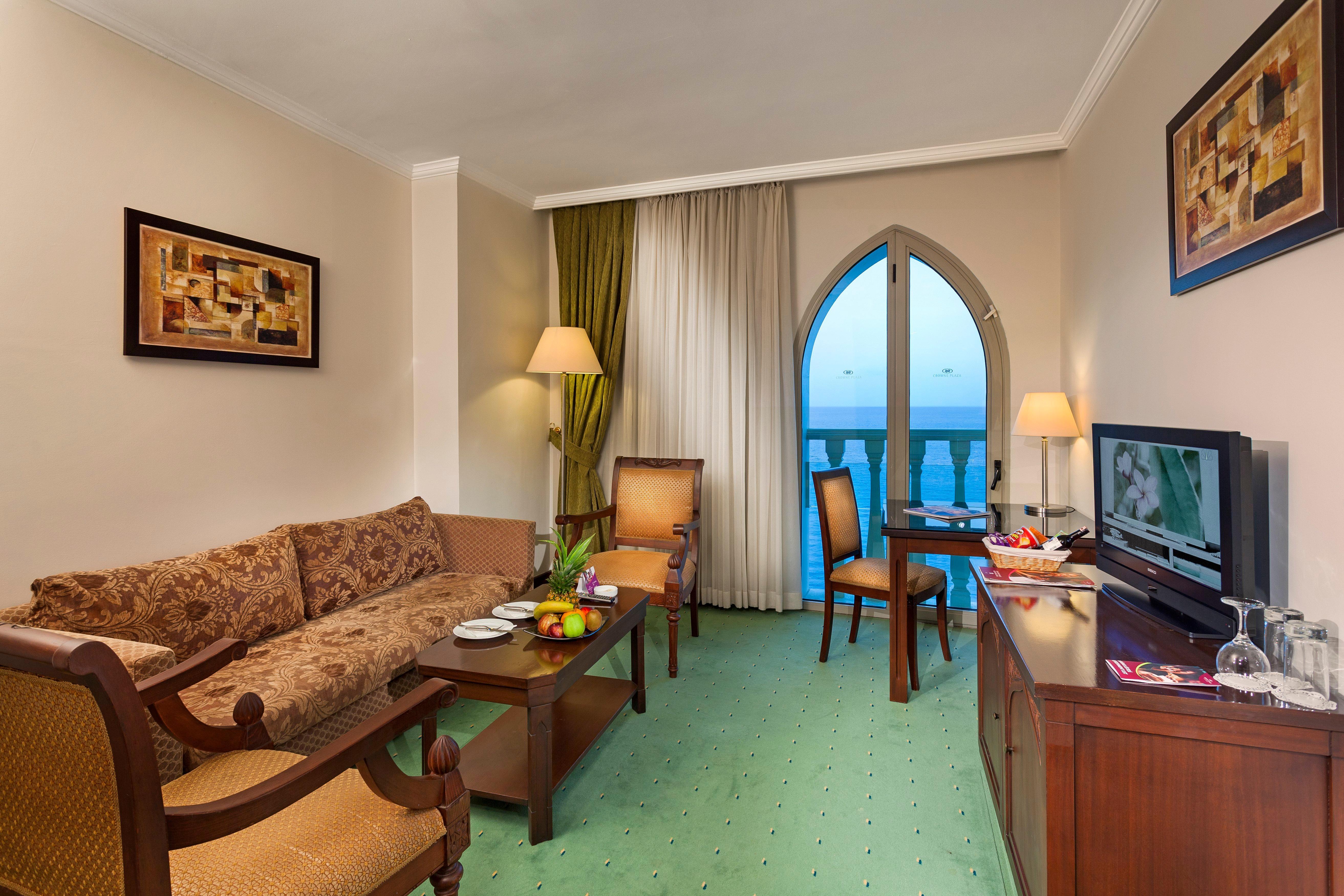 크라운 플라자 안탈리아 호텔 외부 사진 A suite at the hotel