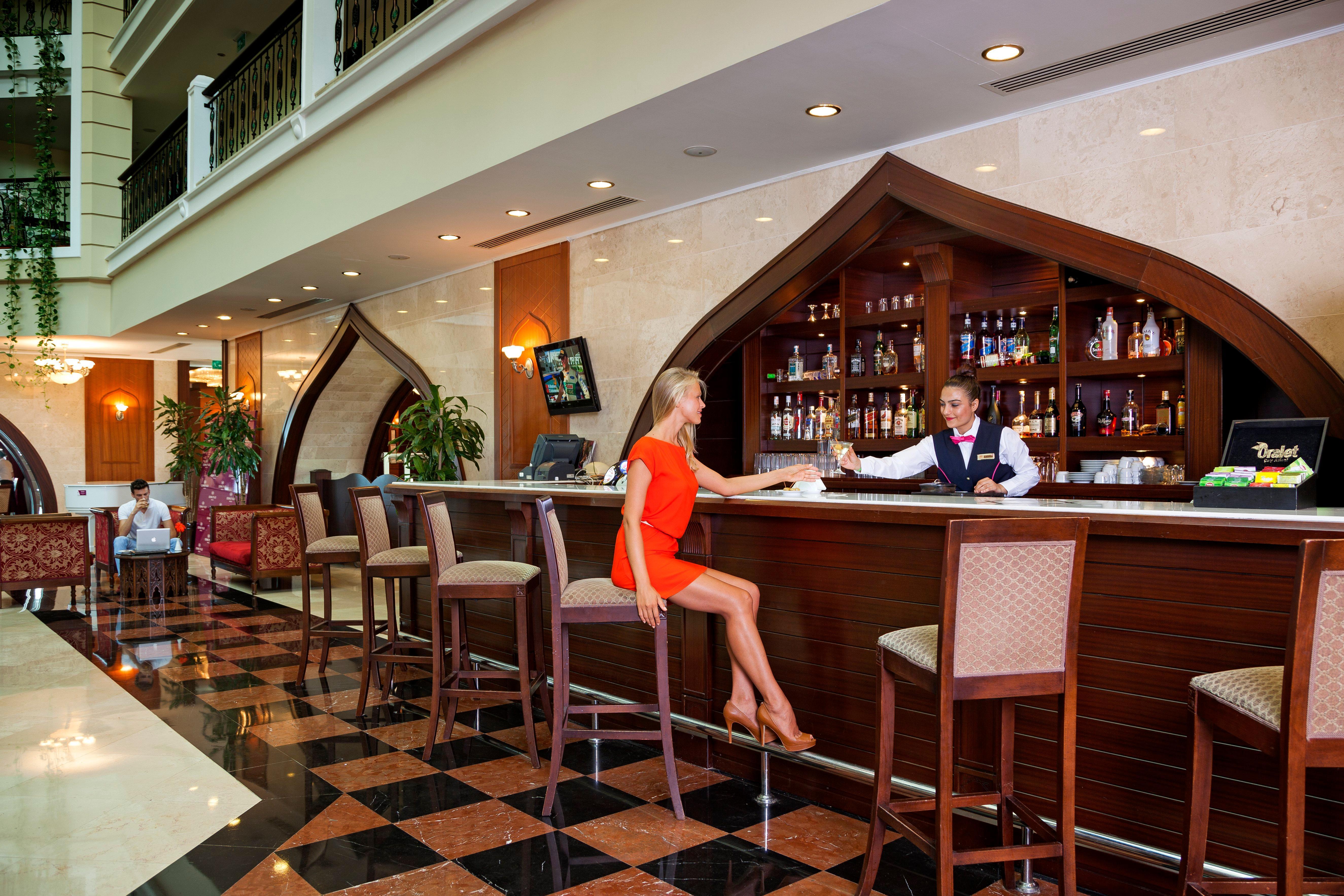 크라운 플라자 안탈리아 호텔 외부 사진 Lobby bar