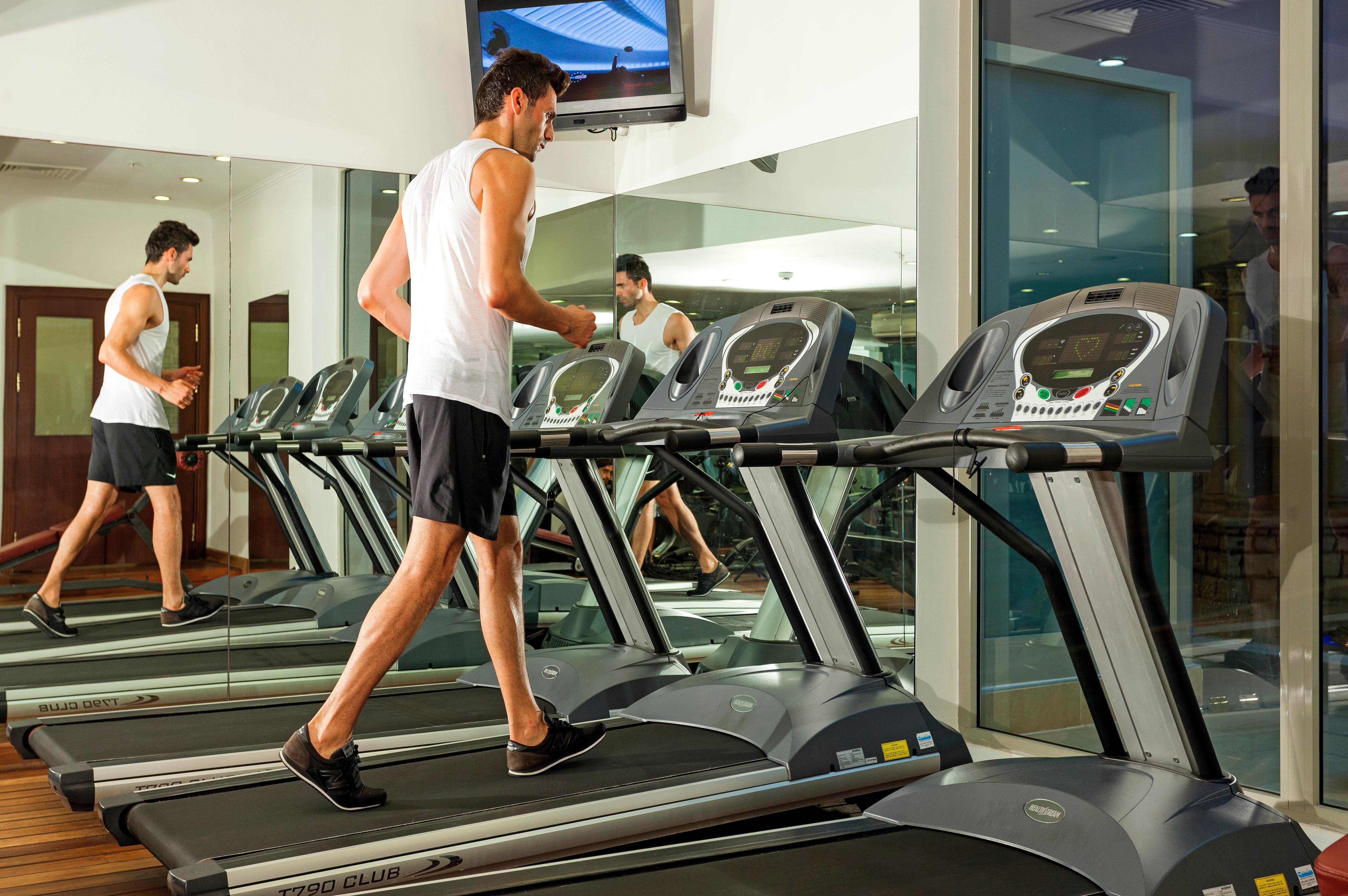 크라운 플라자 안탈리아 호텔 외부 사진 A treadmill