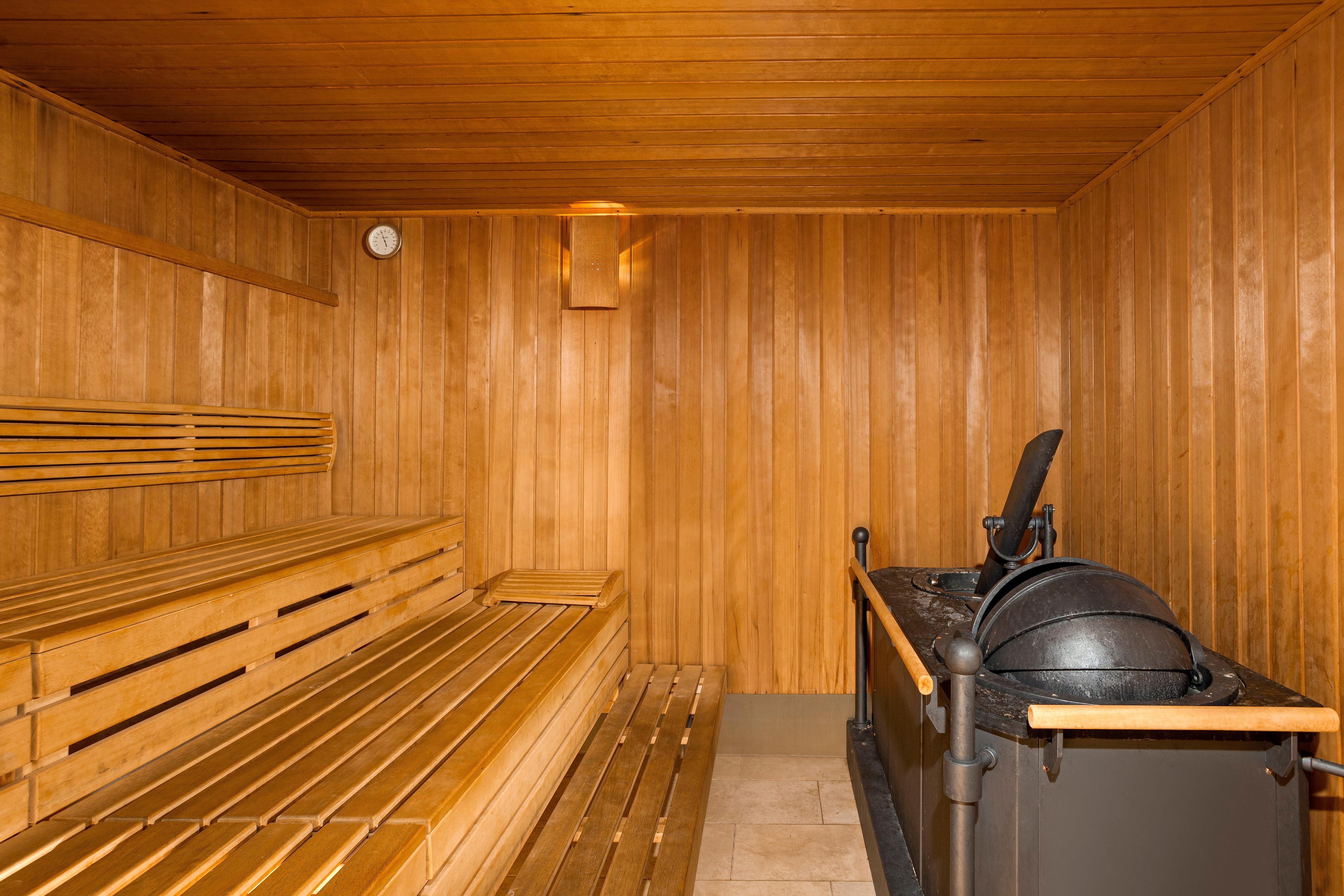 크라운 플라자 안탈리아 호텔 외부 사진 A Finnish sauna