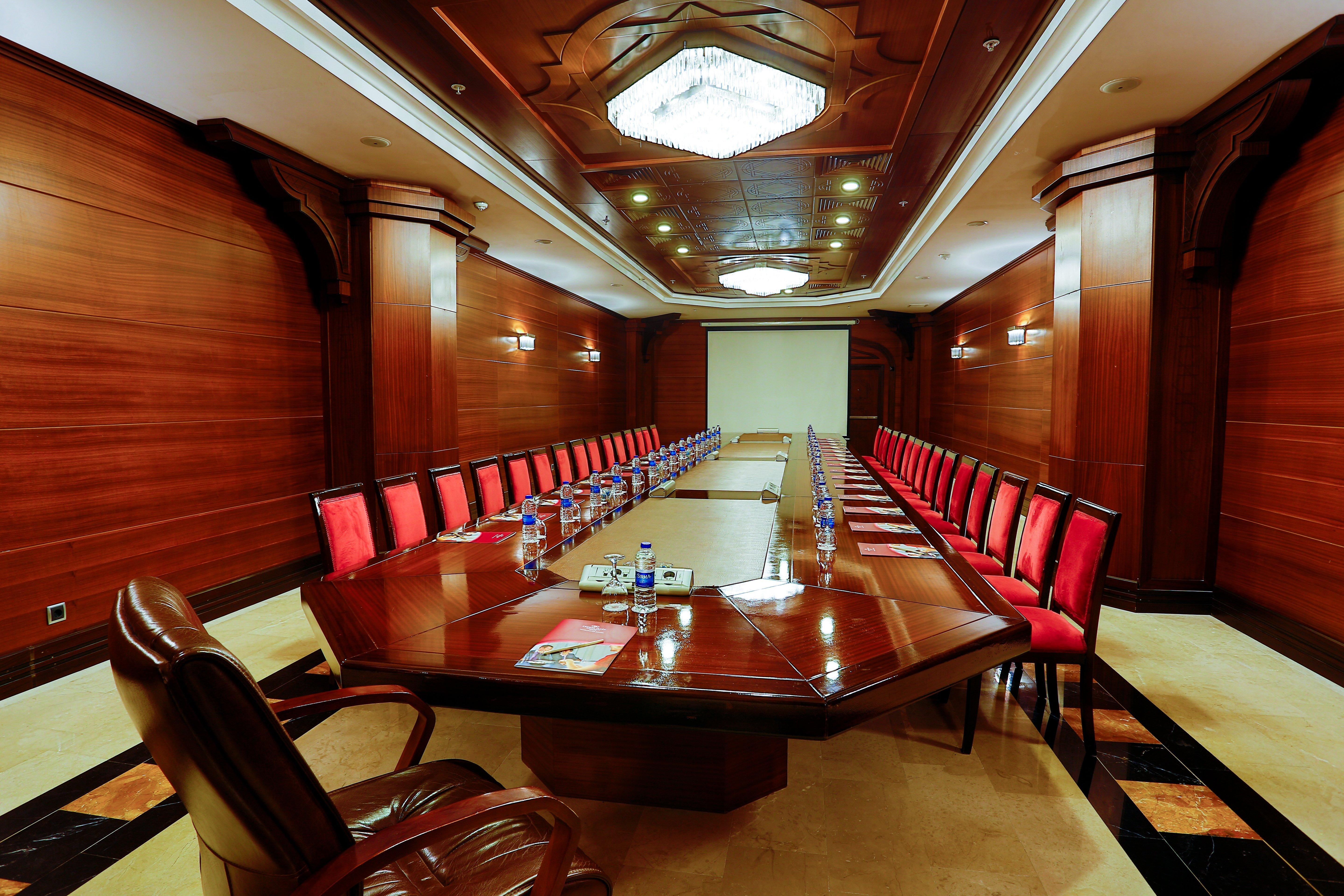 크라운 플라자 안탈리아 호텔 외부 사진 The meeting room of the Government of the Republic of Dagestan