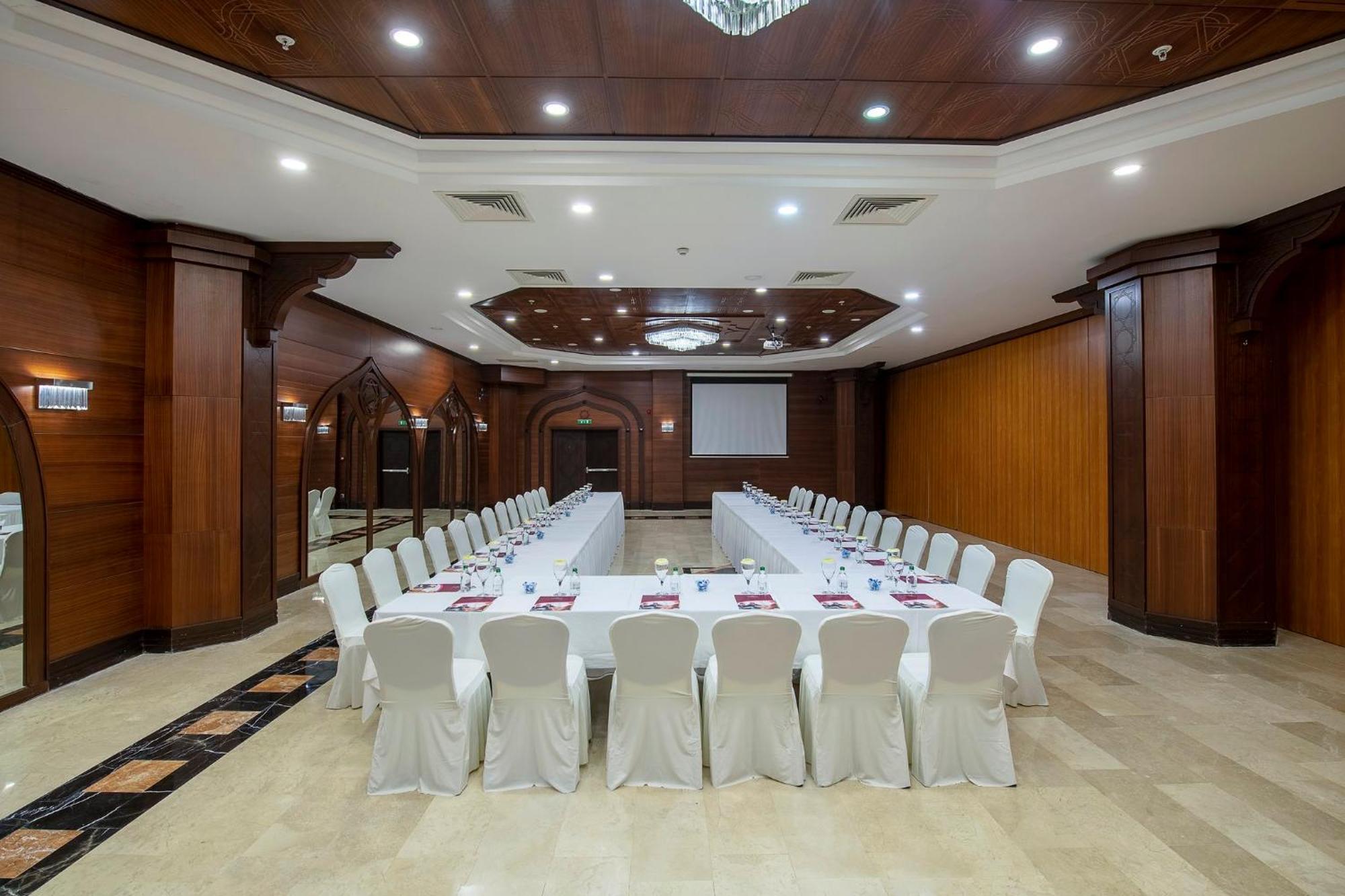 크라운 플라자 안탈리아 호텔 외부 사진 Meeting room